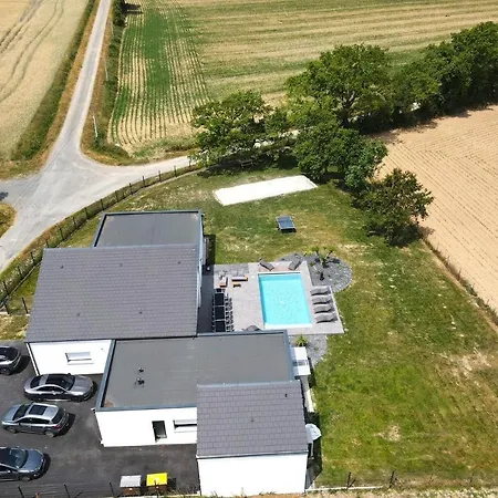 De Groupe Avec Piscine, Jacuzzi Et Vue Nature Villa