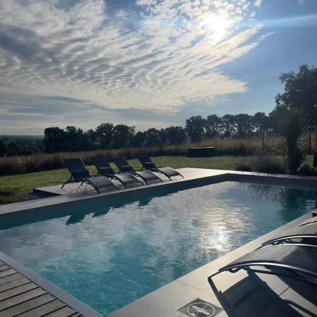De Groupe Avec Piscine, Jacuzzi Et Vue Nature Pierric