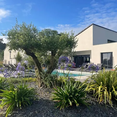 De Groupe Avec Piscine, Jacuzzi Et Vue Nature Pierric