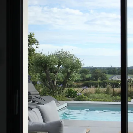 Villa De Groupe Avec Piscine, Jacuzzi Et Vue Nature Pierric