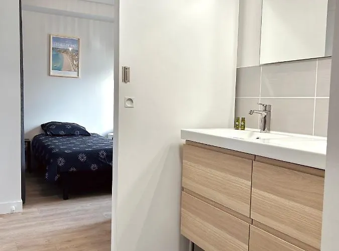 De Groupe Avec Piscine, Jacuzzi Et Vue Nature