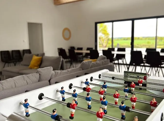 De Groupe Avec Piscine, Jacuzzi Et Vue Nature *