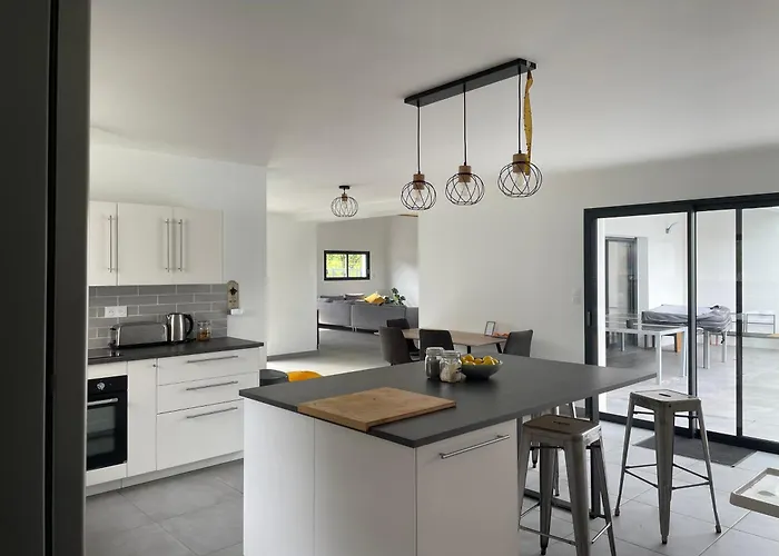 De Groupe Avec Piscine, Jacuzzi Et Vue Nature Villa