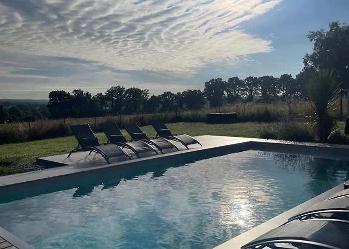 De Groupe Avec Piscine, Jacuzzi Et Vue Nature Pierric