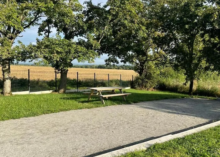 De Groupe Avec Piscine, Jacuzzi Et Vue Nature