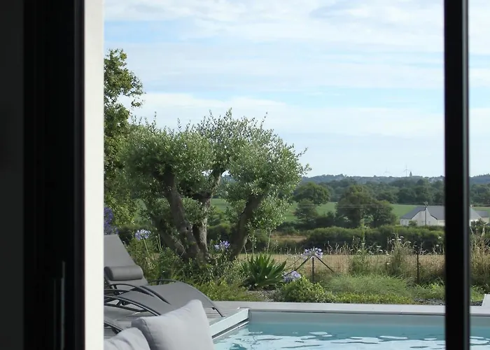 Villa De Groupe Avec Piscine, Jacuzzi Et Vue Nature Pierric