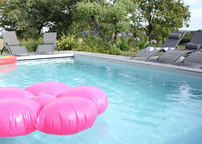 De Groupe Avec Piscine, Jacuzzi Et Vue Nature Pierric